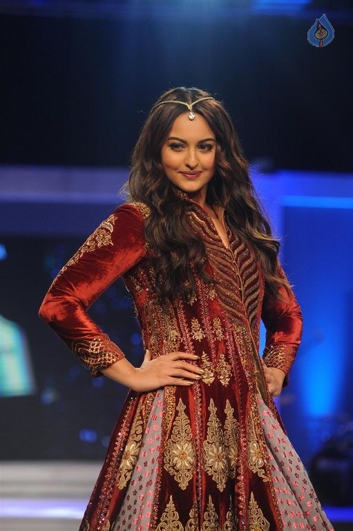 Sonakshi Sinha at Blenders Pride Fashion Tour 2015 - 42 / 42 photos