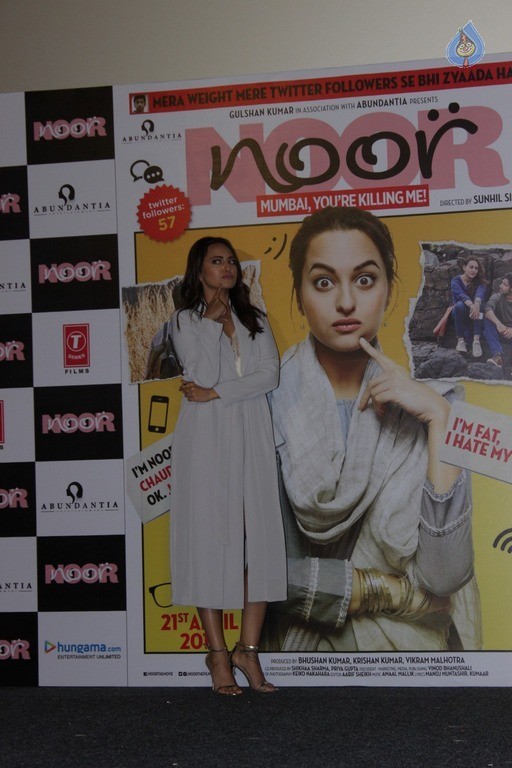 Sonakshi Sinha Launches Film Noor Trailer - 14 / 31 photos