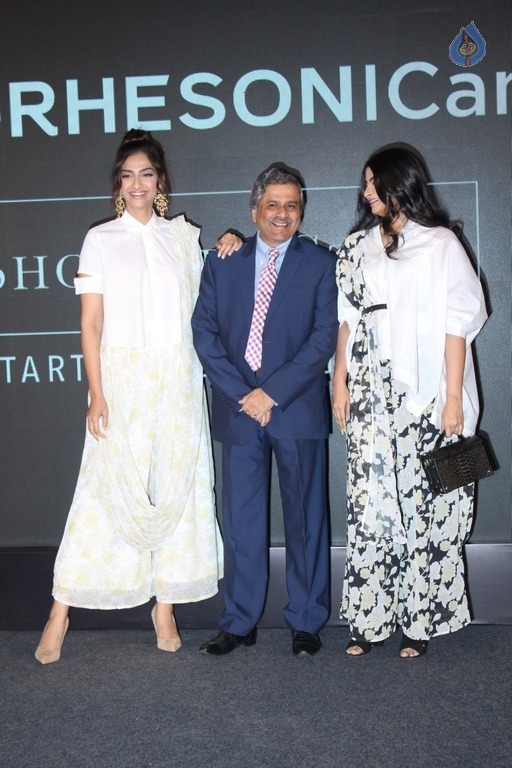 Sonam Kapoor and Rhea Kapoor at Rheson Event - 3 / 28 photos