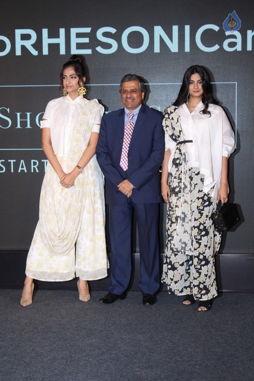 Sonam Kapoor and Rhea Kapoor at Rheson Event - 13 / 28 photos