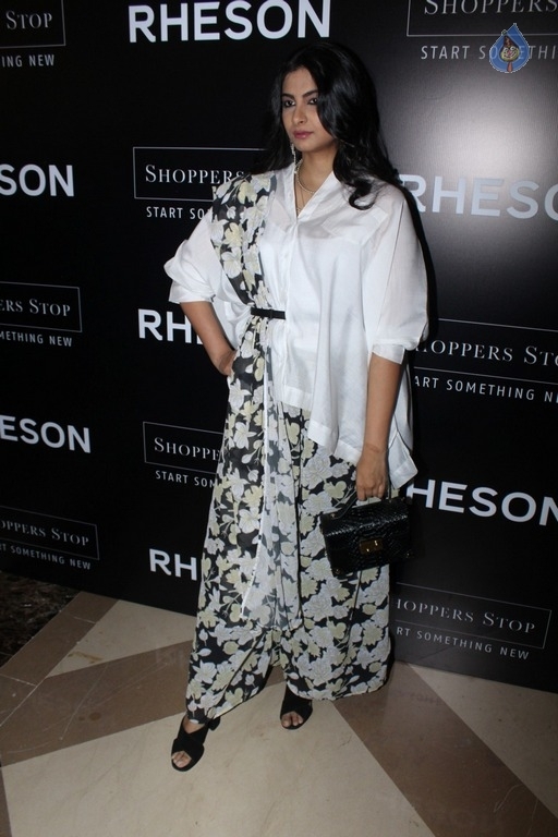 Sonam Kapoor and Rhea Kapoor at Rheson Event - 27 / 28 photos