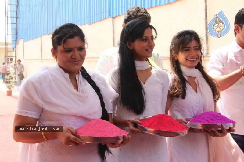 Sony TV Holi Celebrations - 18 / 54 photos