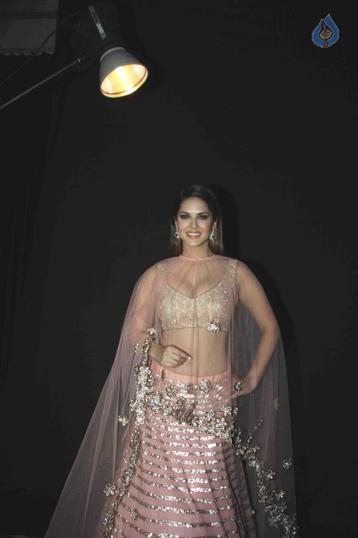 Sunny Leone Launches Bridal and Festive Collection Preview - 7 / 13 photos