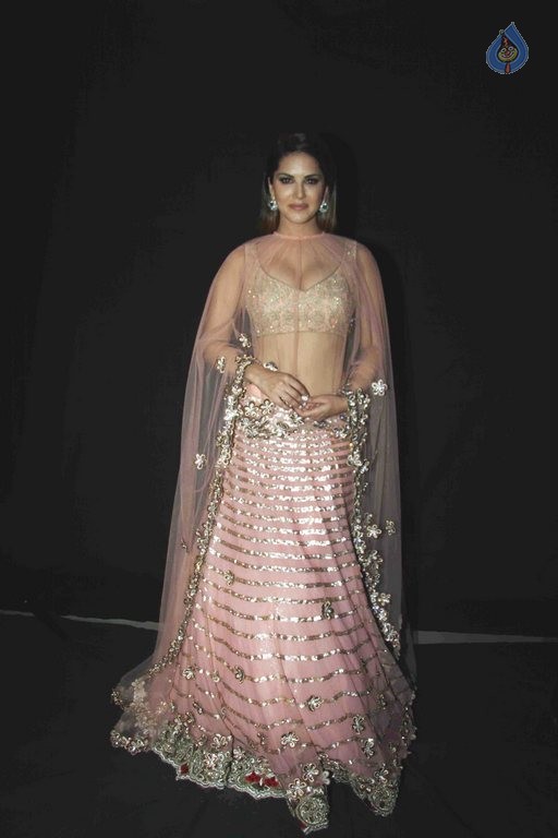 Sunny Leone Launches Bridal and Festive Collection Preview - 11 / 13 photos