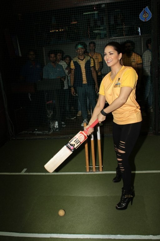 Sunny Leone Unveils BCL Team Chennai Swagger - 30 / 50 photos