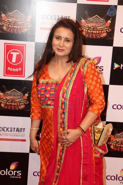 Suron Ke Sang Salaam Shri Gulshan Kumar Red Carpet - 15 / 82 photos