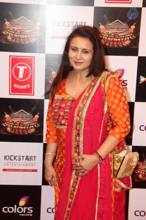 Suron Ke Sang Salaam Shri Gulshan Kumar Red Carpet - 44 / 82 photos