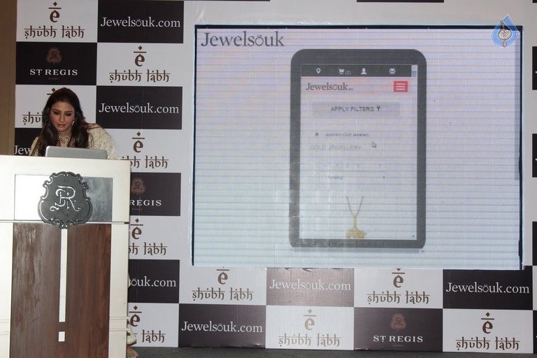 Tabu at E Shub Labh Mobile App Launch - 4 / 16 photos