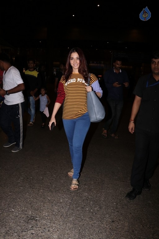 Tamanna and Shraddha Kapoor Spotted At Airport - 16 / 20 photos