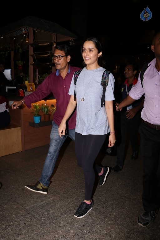 Tamanna and Shraddha Kapoor Spotted At Airport - 19 / 20 photos