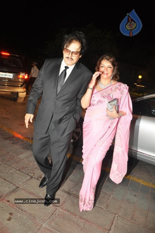 Top Bolly Celebs at Laila Khan's Wedding Reception - 35 / 56 photos