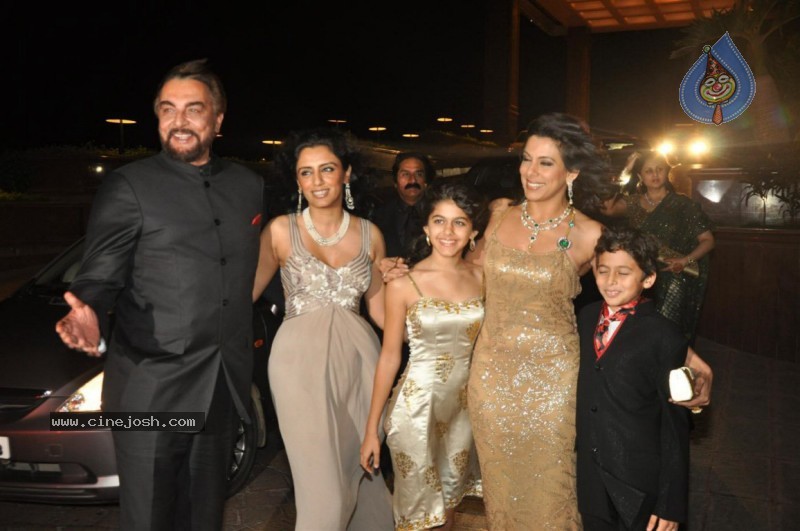 Top Bolly Celebs at Laila Khan's Wedding Reception - 47 / 56 photos