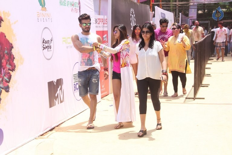 TV Celebrities at BCL Holi 2016 - 10 / 49 photos