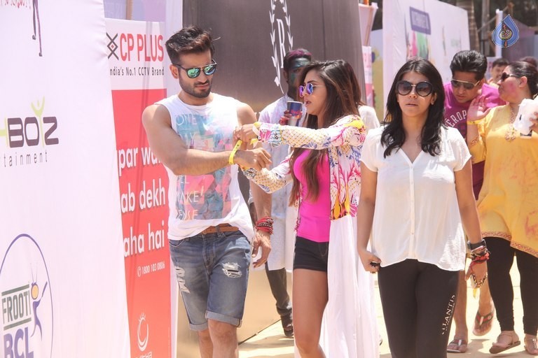 TV Celebrities at BCL Holi 2016 - 21 / 49 photos