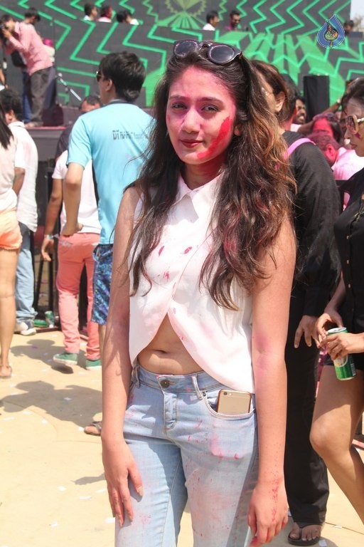 TV Celebrities at BCL Holi 2016 - 25 / 49 photos