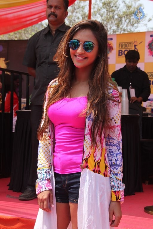 TV Celebrities at BCL Holi 2016 - 32 / 49 photos