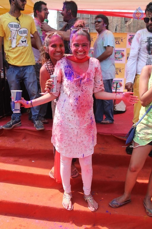 TV Celebrities at BCL Holi 2016 - 35 / 49 photos