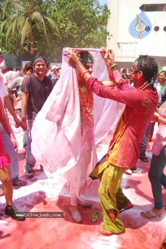 Zoom Holi Party 2011 - 78 / 148 photos