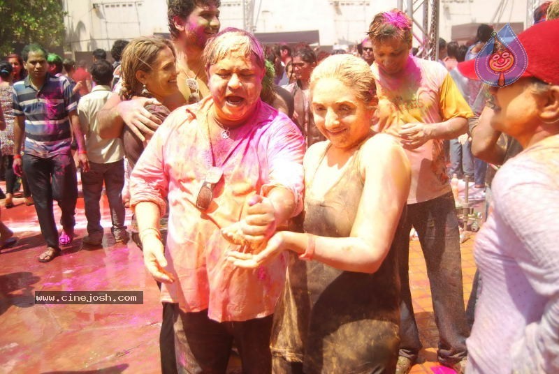 Zoom Holi Party 2011 - 109 / 148 photos