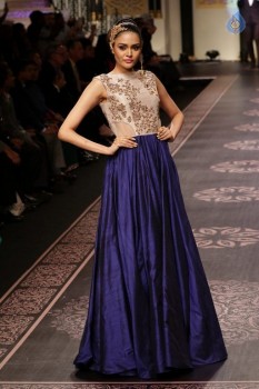 Bolly Celebs at IIJW 2015 Grand Finale Photos - 65 of 86