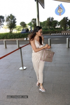 Bollywood Actresses Spotted at Airport - 29 of 38