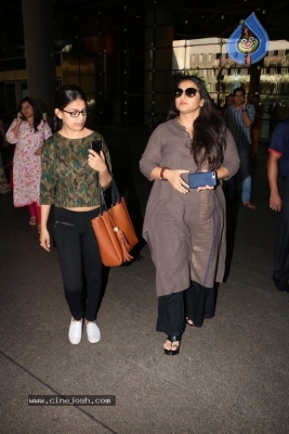 Bollywood Actresses Spotted at Airport - 31 of 38