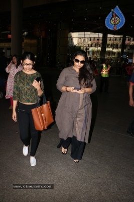 Bollywood Actresses Spotted at Airport - 36 of 38