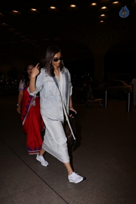 Bollywood Celebrities Spotted at Airport - 8 of 21