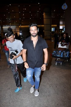 Celebrities at Mumbai Airport - 29 of 34