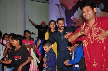 PRDP Cast Celebrates Diwali with Slum Kids - 3 of 19