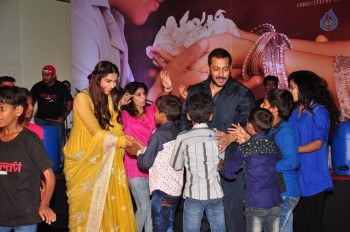 PRDP Cast Celebrates Diwali with Slum Kids - 16 of 19