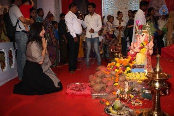 Shilpa Shetty Family at Andheri Cha Raja - 16 of 23