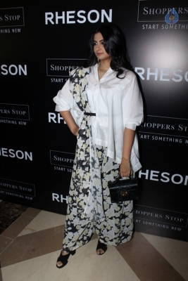 Sonam Kapoor and Rhea Kapoor at Rheson Event - 27 of 28