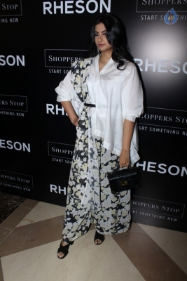 Sonam Kapoor and Rhea Kapoor at Rheson Event - 27 of 28