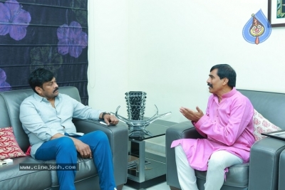 Chiranjeevi  Praises Guinness Record Winner Ramana Murthy - 1 of 21