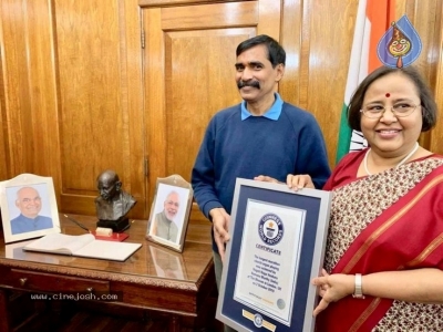 Chiranjeevi  Praises Guinness Record Winner Ramana Murthy - 20 of 21