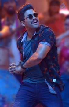 Allu Arjun in Sarrainodu