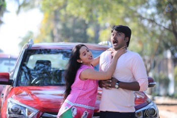 Kaarulo Shikarukelithe Movie Photos