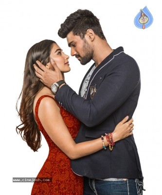 Saakshyam Photo and Poster