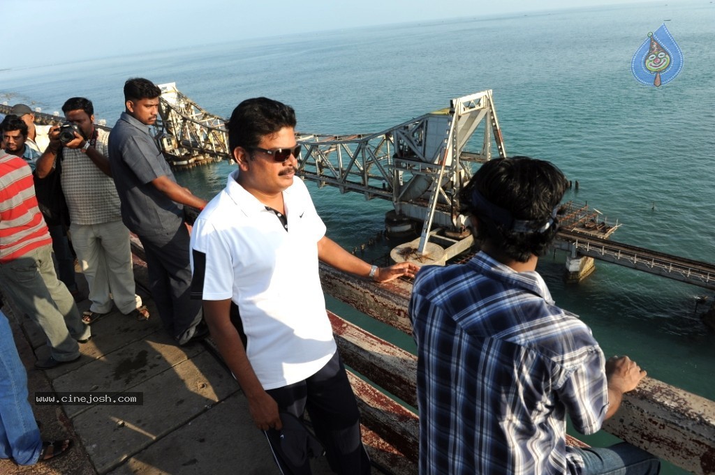 3 Idiots Tamil Movie Remake Working Stills  - 24 / 32 photos