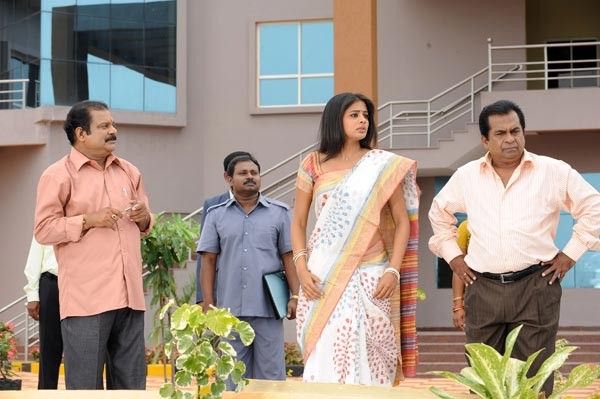 Pravarakyudu still - 97 / 137 photos