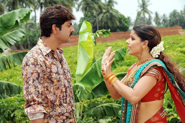 Pravarakyudu still - 121 / 137 photos