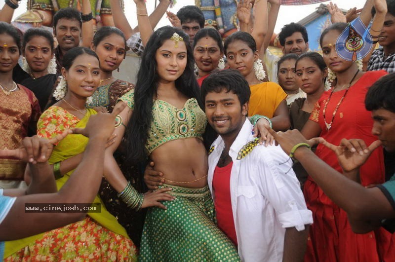 Aayiram Vilakku Tamil Movie Stills - 37 / 52 photos