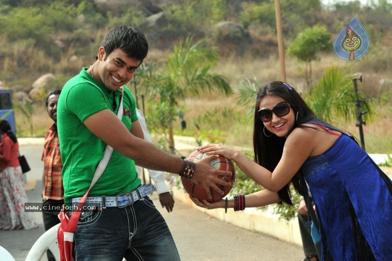 Adi Nuvve Movie Stills - 27 / 42 photos