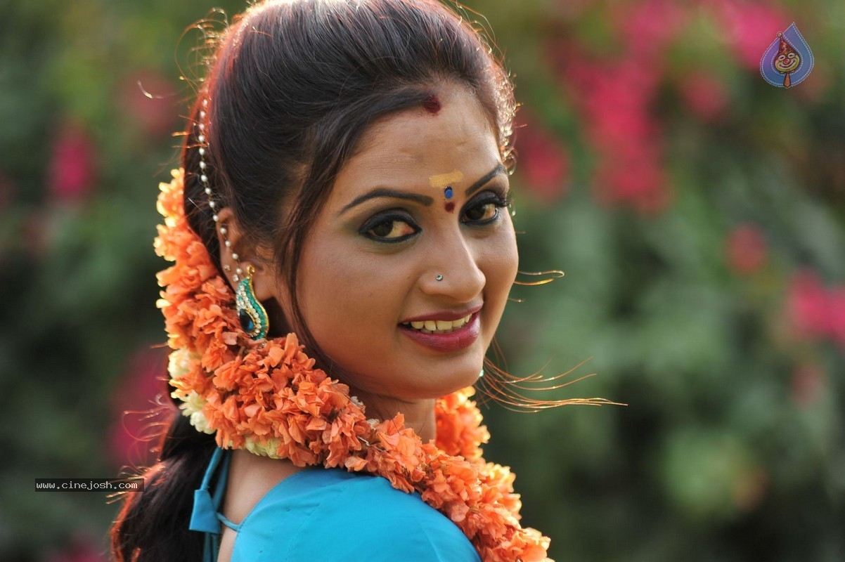 Akilandeswari Movie Stills - 6 / 14 photos