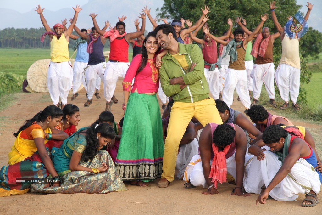 Aranmanai Tamil Movie Stills - 26 / 32 photos