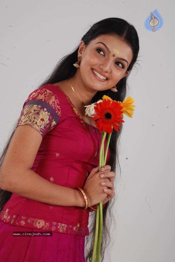 Arundhati Vettai Tamil Movie Stills - 12 / 48 photos