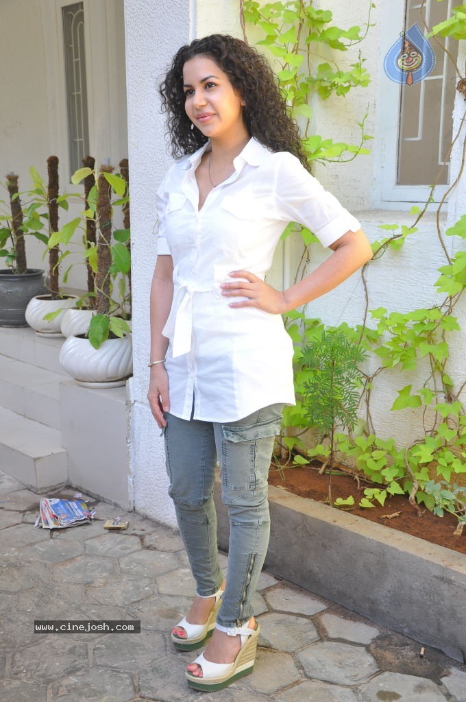 Ayesha Stills - 26 / 146 photos