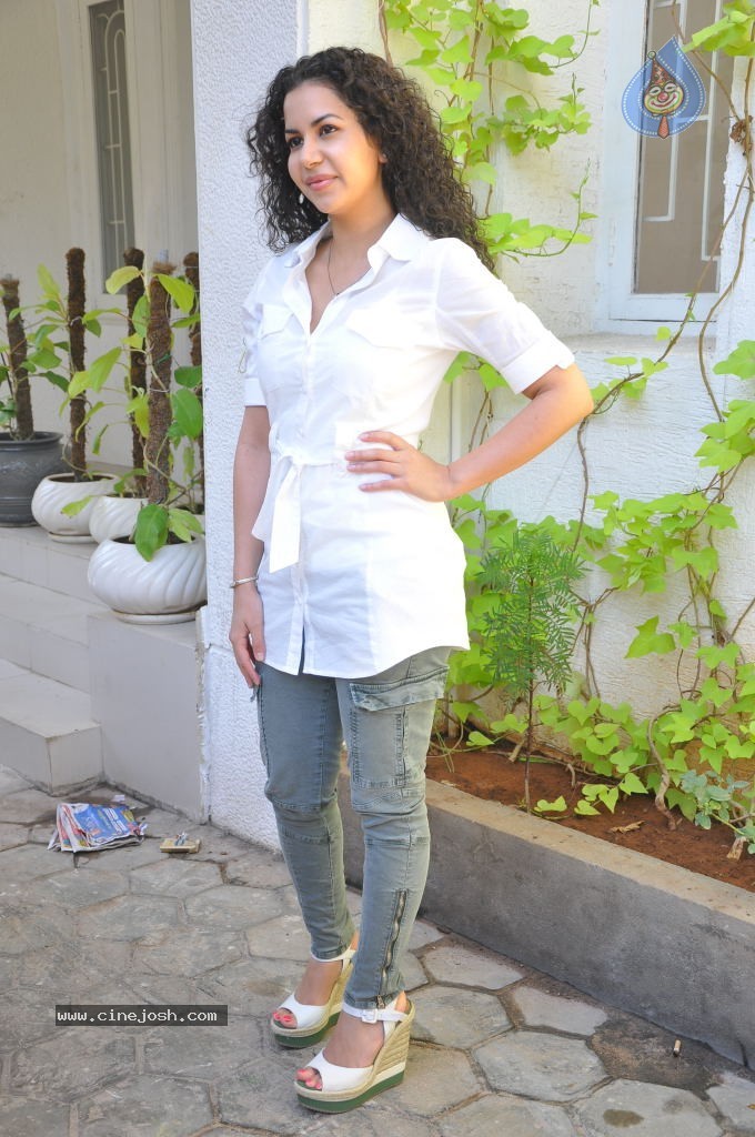 Ayesha Stills - 123 / 146 photos