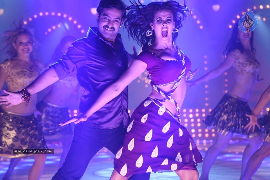 Baadshah New Stills - 36 / 64 photos